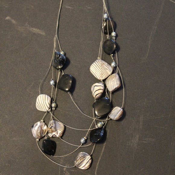 Jewelry - Black and White Fashion Necklace (I)
